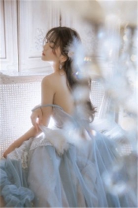 ӣ����ɫ�����