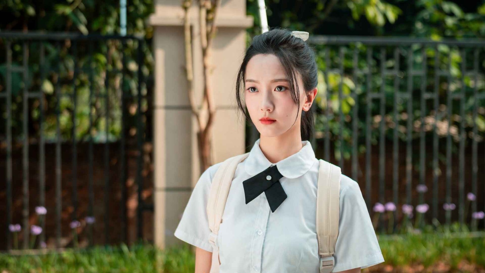 �군�ұ���Ů��Χ��֮ǰ����������